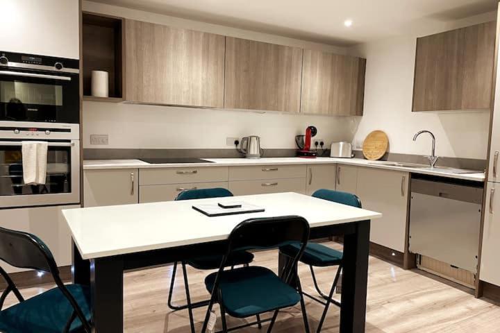 Lovely 3 Bedroom Apartment With Private Garden In Edinburgh City Centre Buitenkant foto