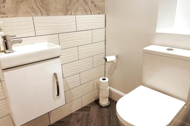 Lovely 3 Bedroom Apartment With Private Garden In Edinburgh City Centre Buitenkant foto