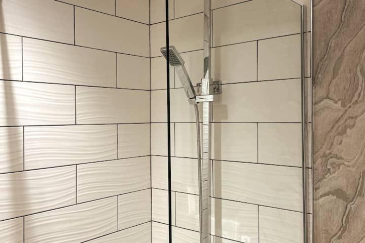 Lovely 3 Bedroom Apartment With Private Garden In Edinburgh City Centre Buitenkant foto
