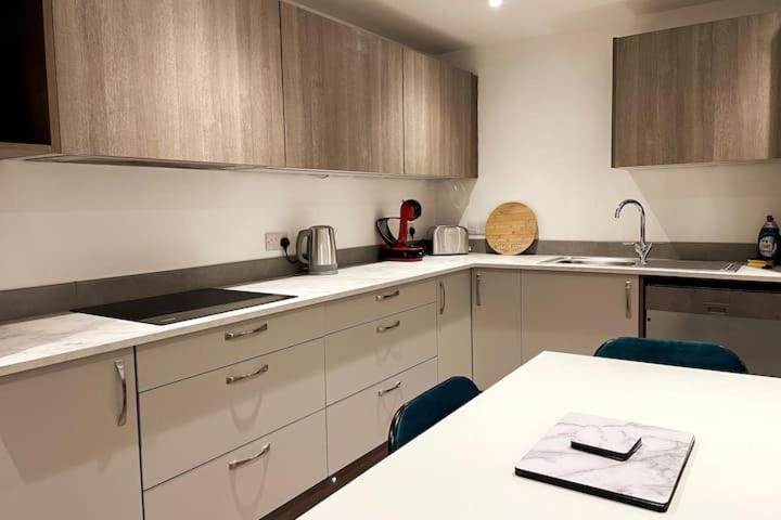 Lovely 3 Bedroom Apartment With Private Garden In Edinburgh City Centre Buitenkant foto