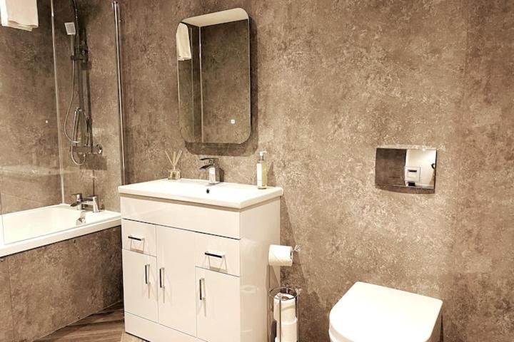 Lovely 3 Bedroom Apartment With Private Garden In Edinburgh City Centre Buitenkant foto
