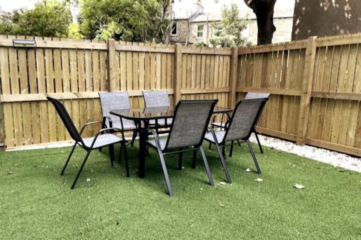 Lovely 3 Bedroom Apartment With Private Garden In Edinburgh City Centre Buitenkant foto
