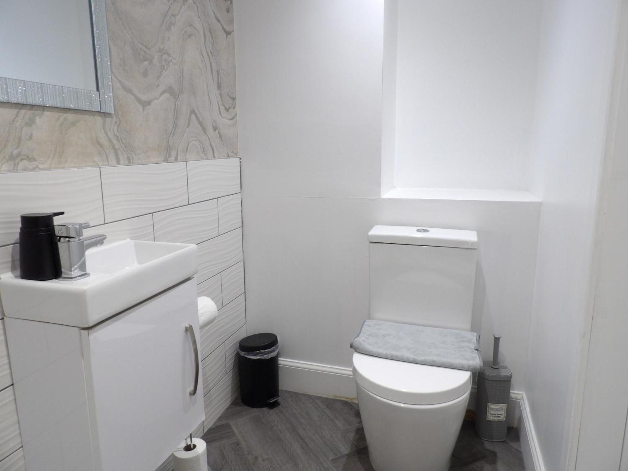 Lovely 3 Bedroom Apartment With Private Garden In Edinburgh City Centre Buitenkant foto